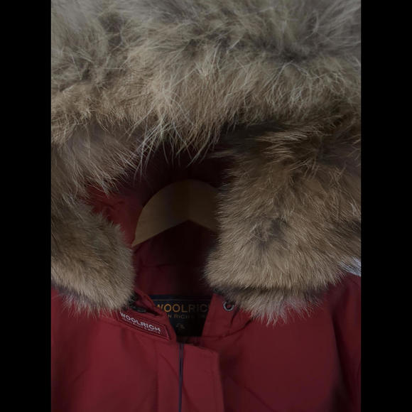 [SOLD] NWT WOOLRICH Womens Sz S Arctic Parka Duck Down Red Ramar Coyote Fur Hood - Picture 4 of 12